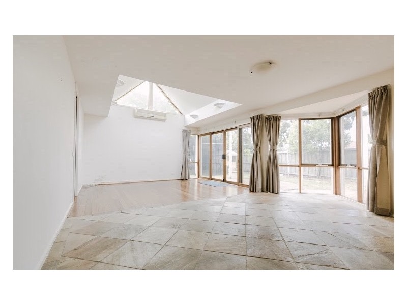 2 Armagh Crescent, Wantirna South VIC 3152