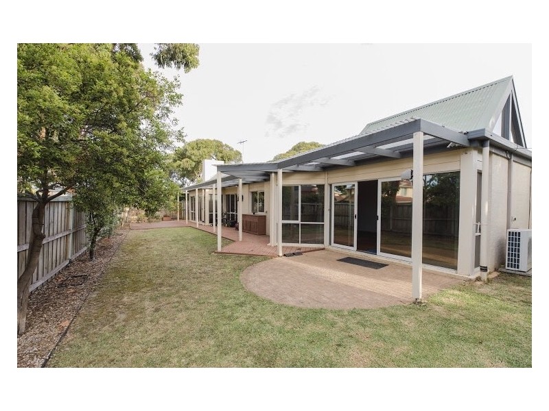 2 Armagh Crescent, Wantirna South VIC 3152