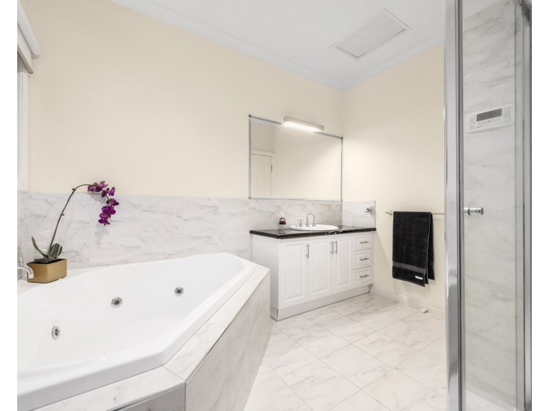 12 White Road, Wantirna South VIC 3152