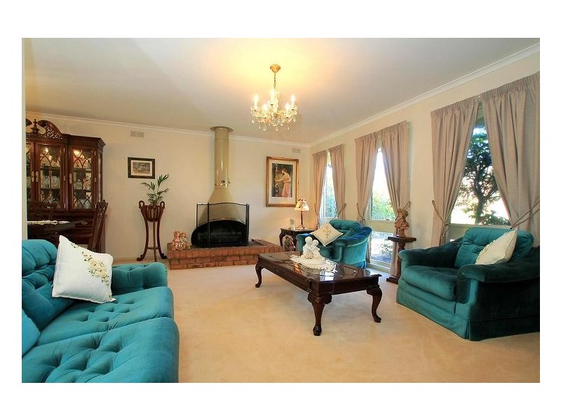 3 Loxton Avenue, Wantirna South VIC 3152