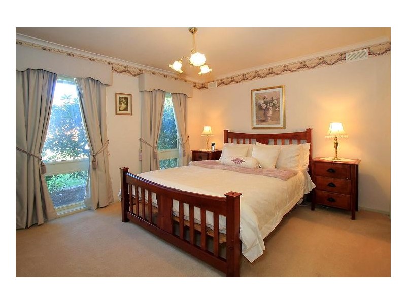 3 Loxton Avenue, Wantirna South VIC 3152