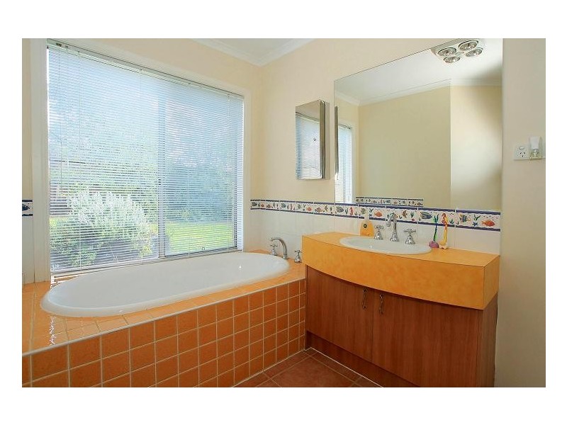 13  Bells Court, Wantirna South VIC 3152