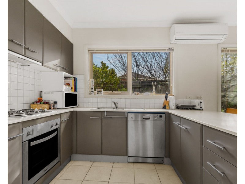 2/15 Kingsford Street, Bayswater VIC 3153
