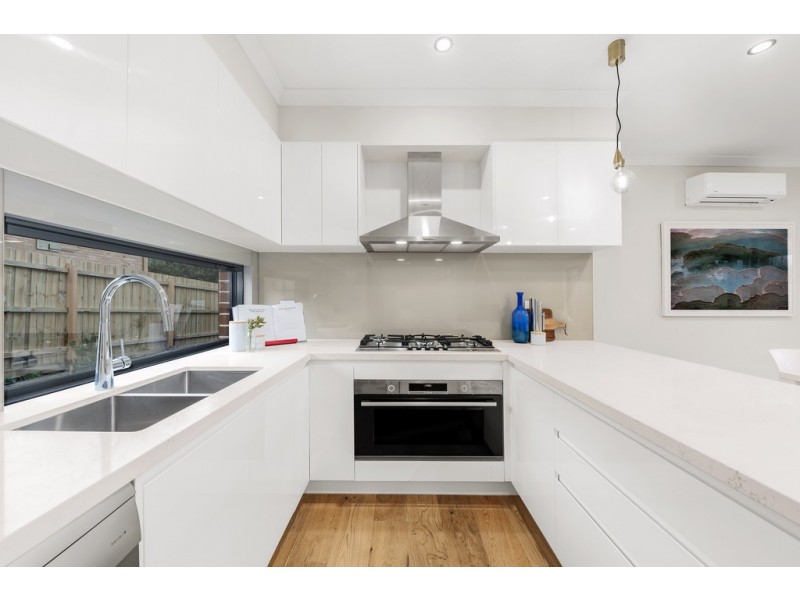 2/34 Ireland Street, Ringwood VIC 3134