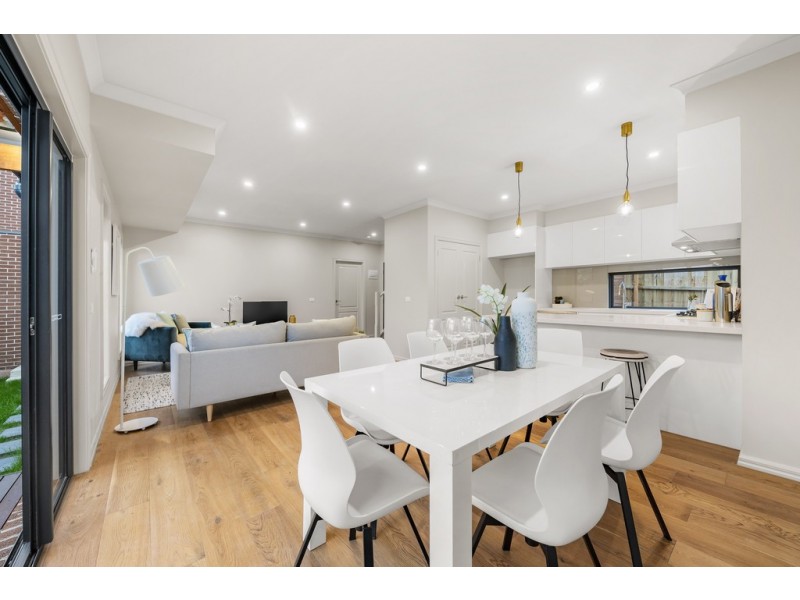 2/34 Ireland Street, Ringwood VIC 3134