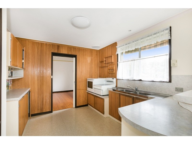 26 Folkstone Crescent, Ferntree Gully VIC 3156