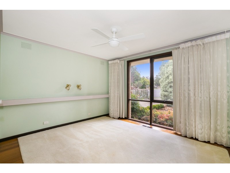 26 Folkstone Crescent, Ferntree Gully VIC 3156
