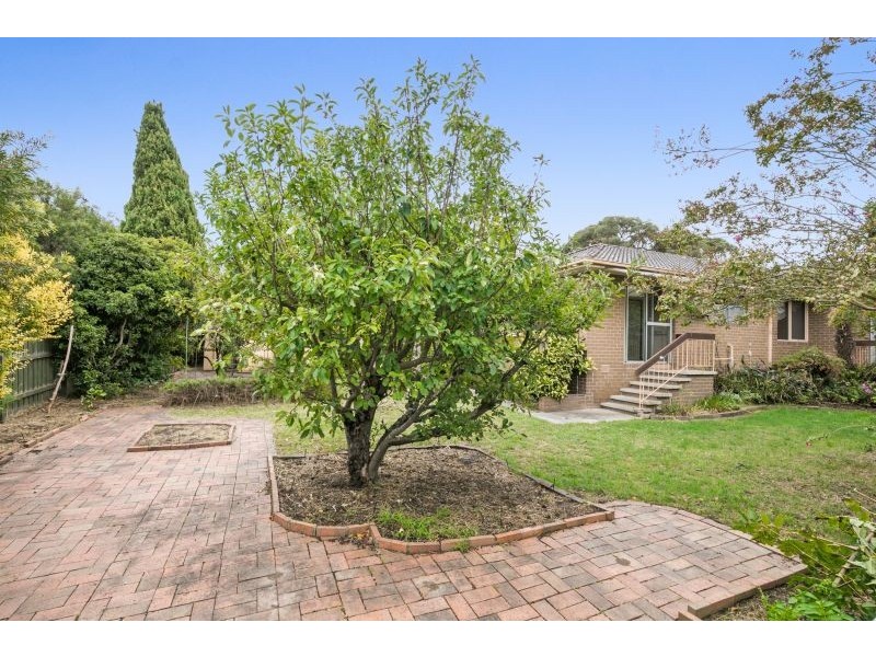 26 Folkstone Crescent, Ferntree Gully VIC 3156