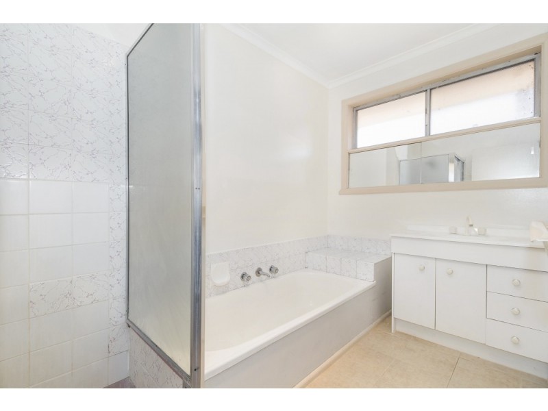 28 Grayson Drive, Scoresby VIC 3179