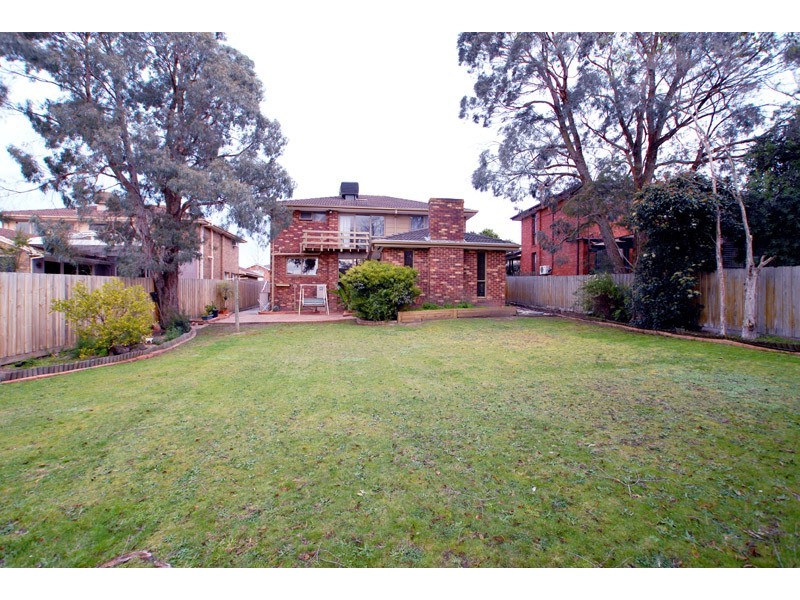 27 Wakley Crescent, Wantirna South VIC 3152