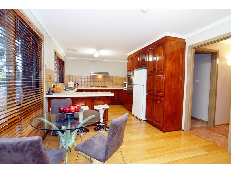 27 Wakley Crescent, Wantirna South VIC 3152