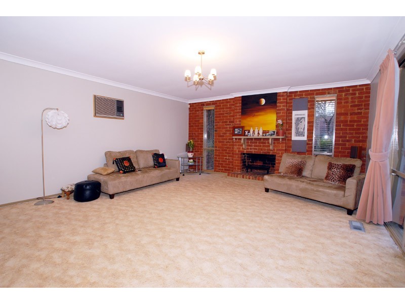 27 Wakley Crescent, Wantirna South VIC 3152