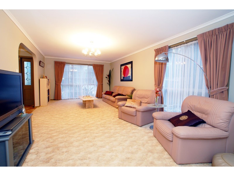 27 Wakley Crescent, Wantirna South VIC 3152