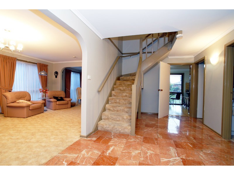 27 Wakley Crescent, Wantirna South VIC 3152