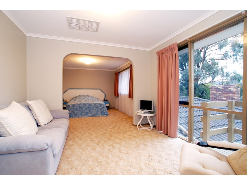 27 Wakley Crescent, Wantirna South VIC 3152