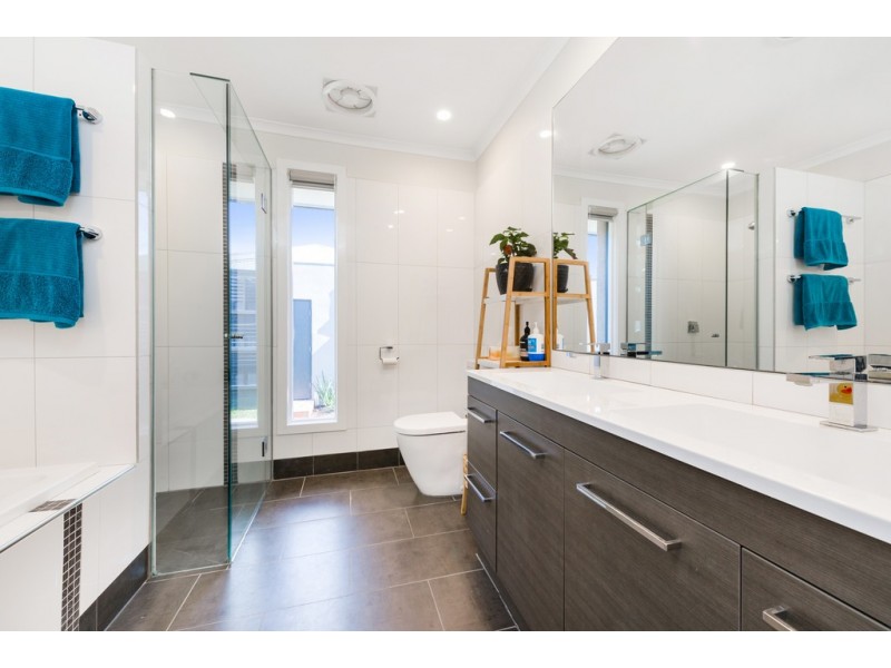 1/33 Lloyd Street, Knoxfield VIC 3180