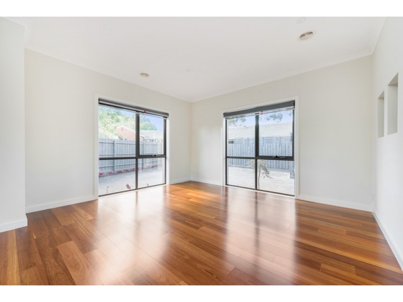 2/33 Lloyd Street, Knoxfield VIC 3180