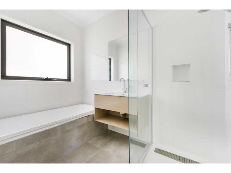 2/33 Lloyd Street, Knoxfield VIC 3180