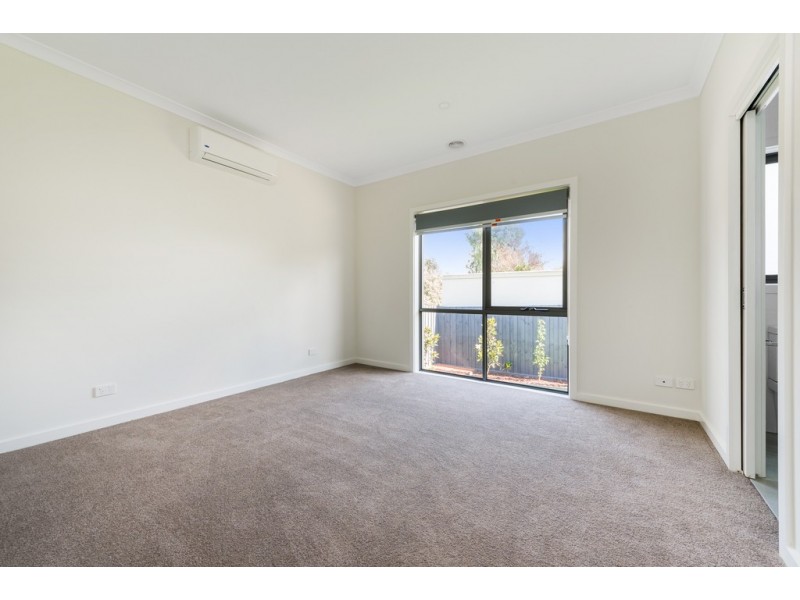 2/33 Lloyd Street, Knoxfield VIC 3180