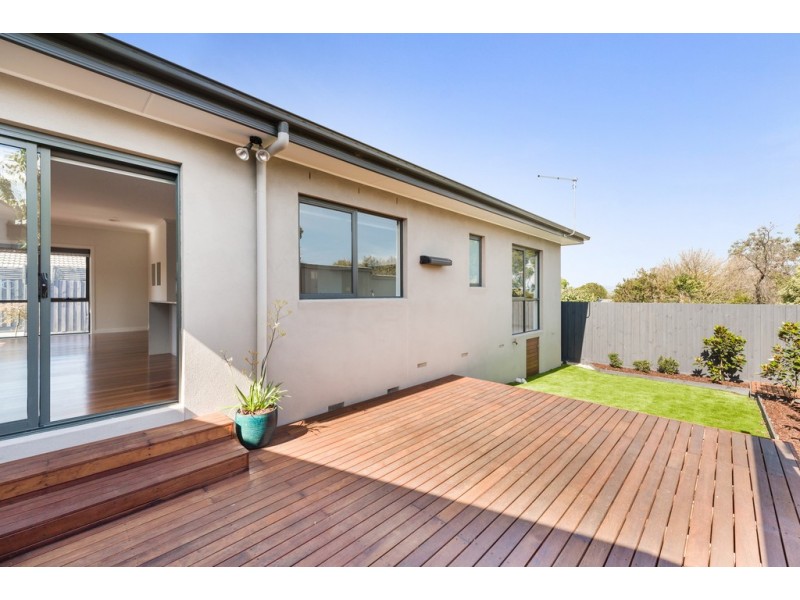 2/33 Lloyd Street, Knoxfield VIC 3180