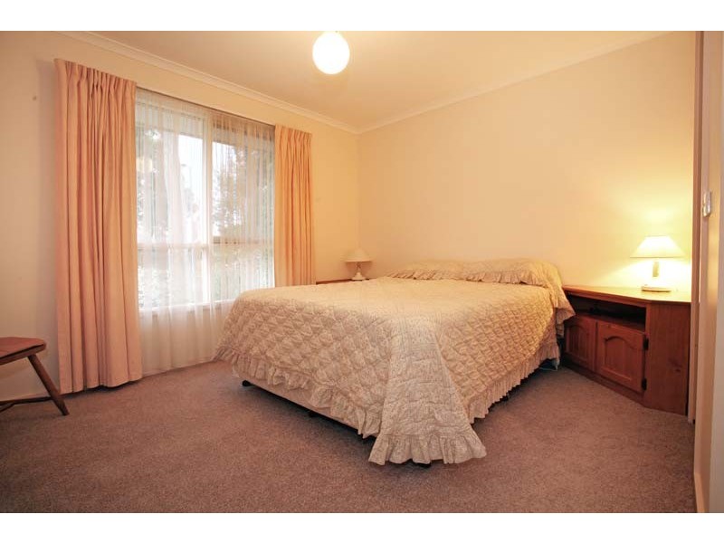 24 Crestdale Road, Wantirna VIC 3152