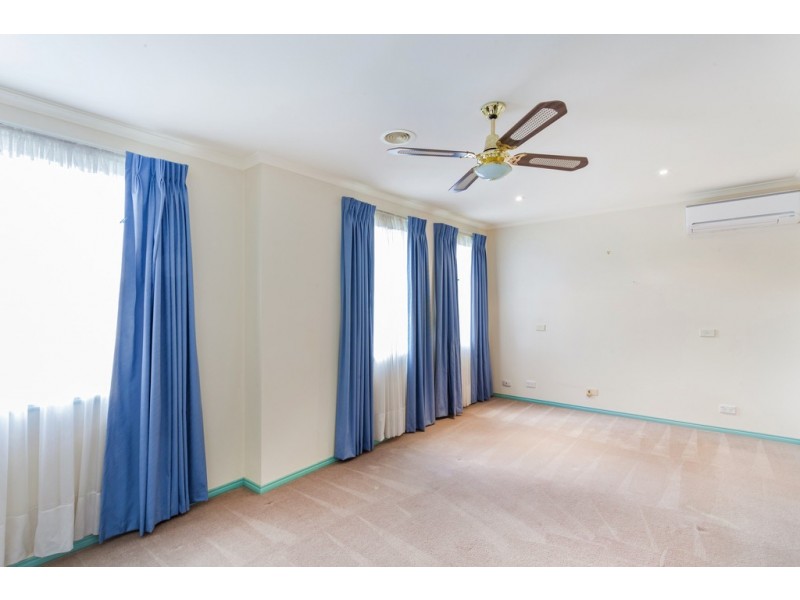 16 Barnsdale Way, Ringwood North VIC 3134