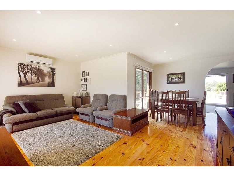 33 Peebles Street, Endeavour Hills VIC 3802