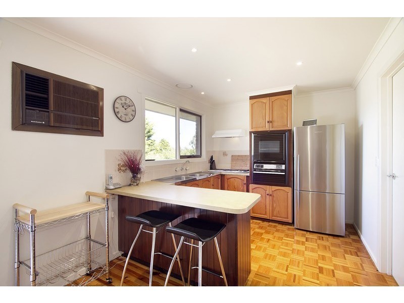 33 Peebles Street, Endeavour Hills VIC 3802