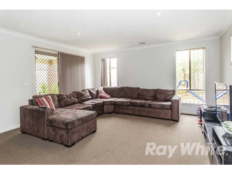 16 Currawong Crescent, Pakenham VIC 3810