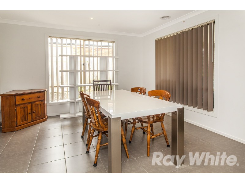 16 Currawong Crescent, Pakenham VIC 3810