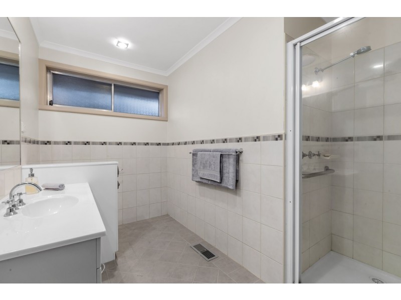 15 Frudal Crescent, Knoxfield VIC 3180