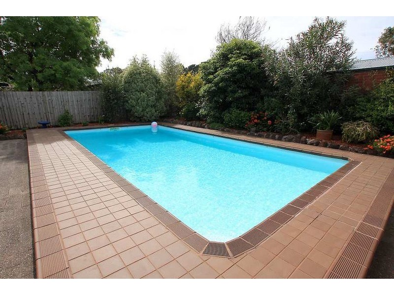 40 Enfield Drive, Bayswater VIC 3153