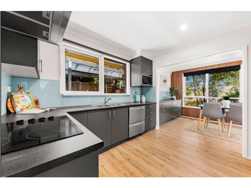 19 Merricks Close, Ferntree Gully VIC 3156