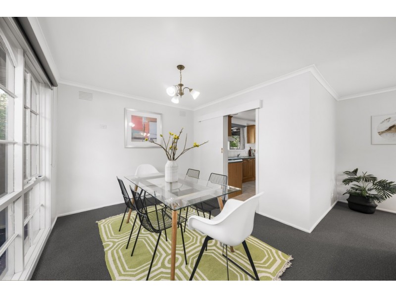 17 Fraser Crescent, Wantirna South VIC 3152