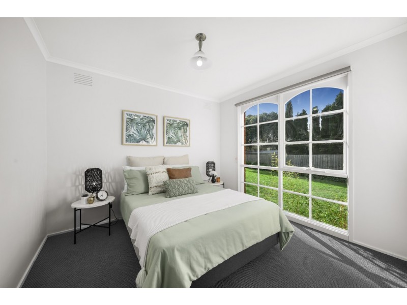 17 Fraser Crescent, Wantirna South VIC 3152