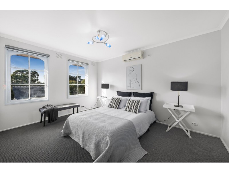 17 Fraser Crescent, Wantirna South VIC 3152