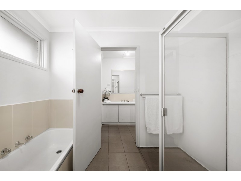 17 Fraser Crescent, Wantirna South VIC 3152