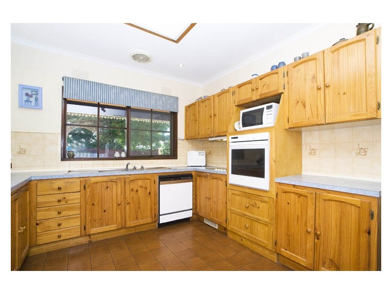 4 Blackfriars Close, Wantirna VIC 3152