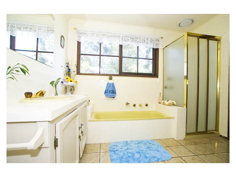 4 Blackfriars Close, Wantirna VIC 3152