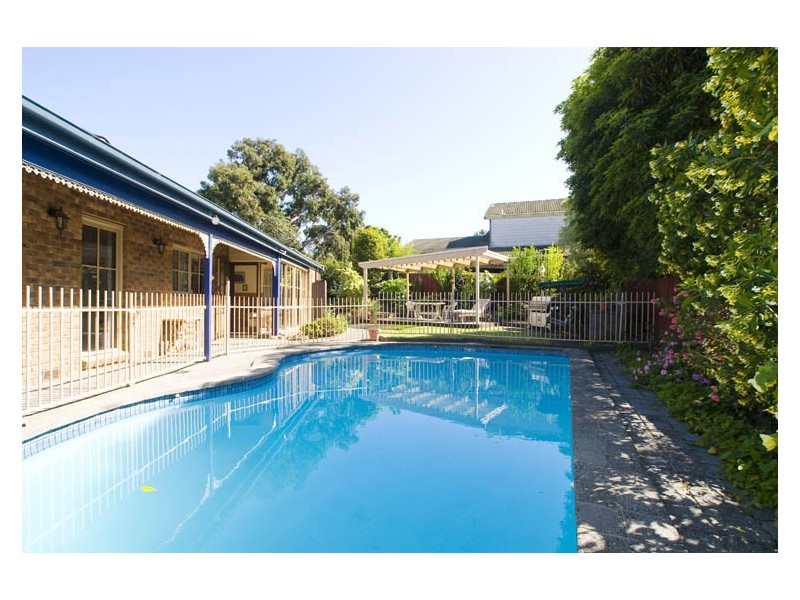 4 Blackfriars Close, Wantirna VIC 3152