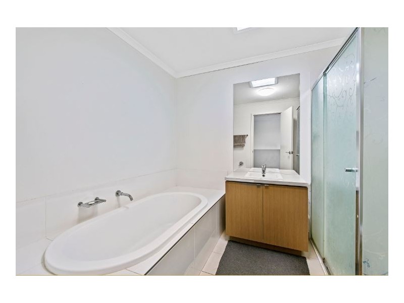 2 Fruit Lane, Wantirna South VIC 3152