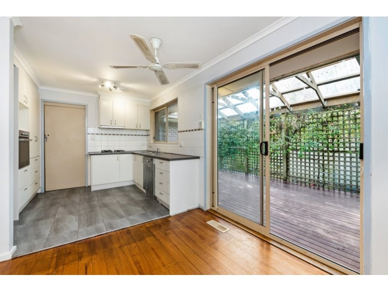 14 McCrae Close, Scoresby VIC 3179