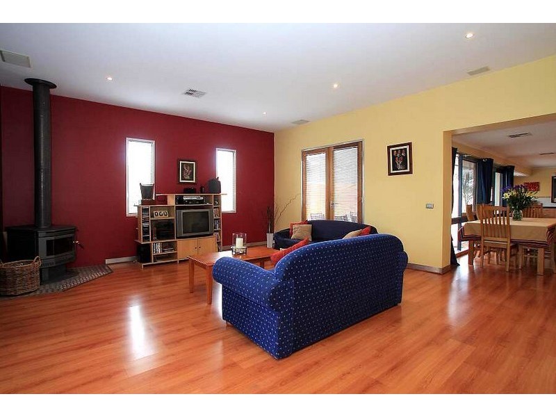 54 Mowbray Drive, Wantirna South VIC 3152