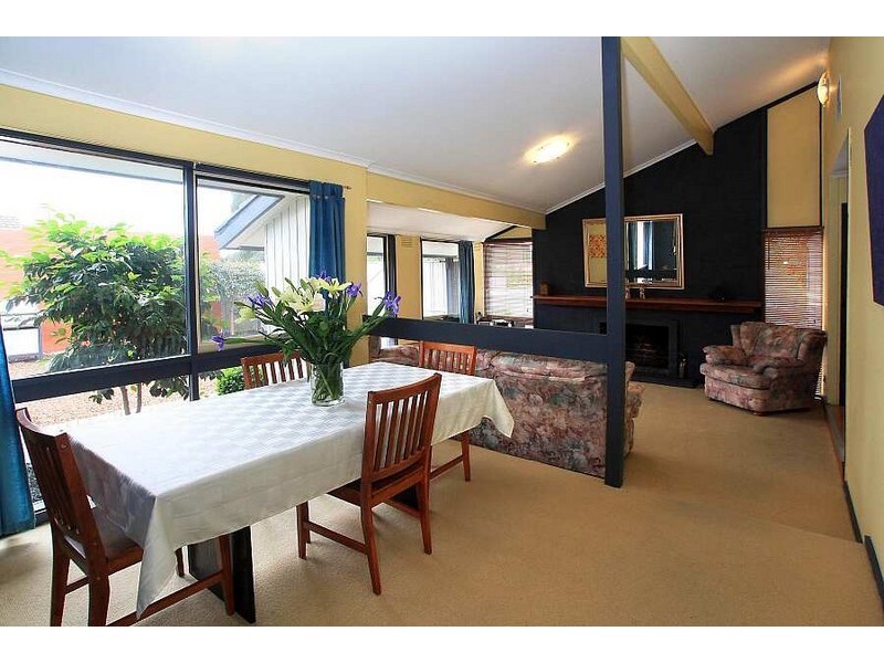 54 Mowbray Drive, Wantirna South VIC 3152