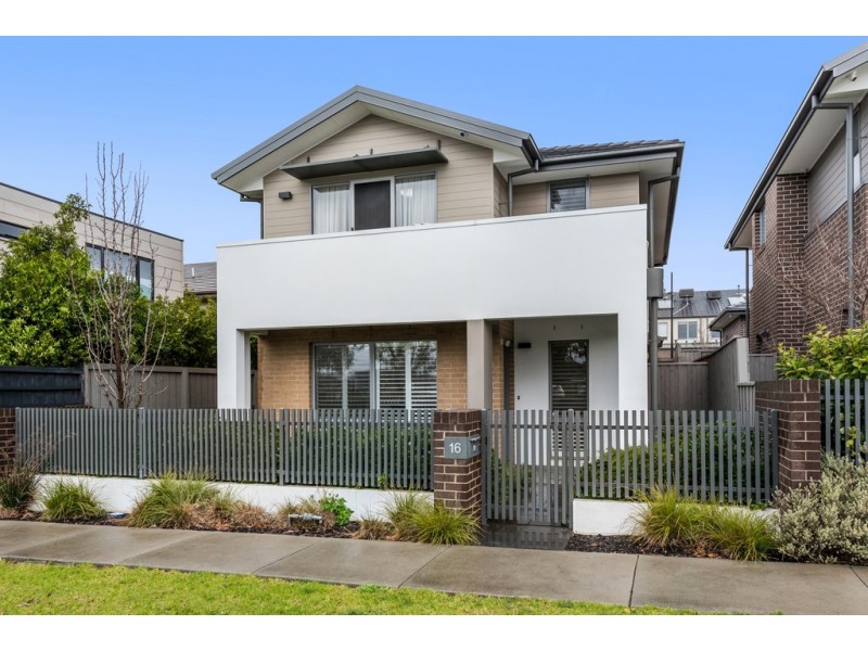 16 Harcrest Boulevard, Wantirna South VIC 3152