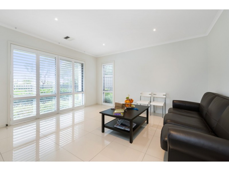 16 Harcrest Boulevard, Wantirna South VIC 3152