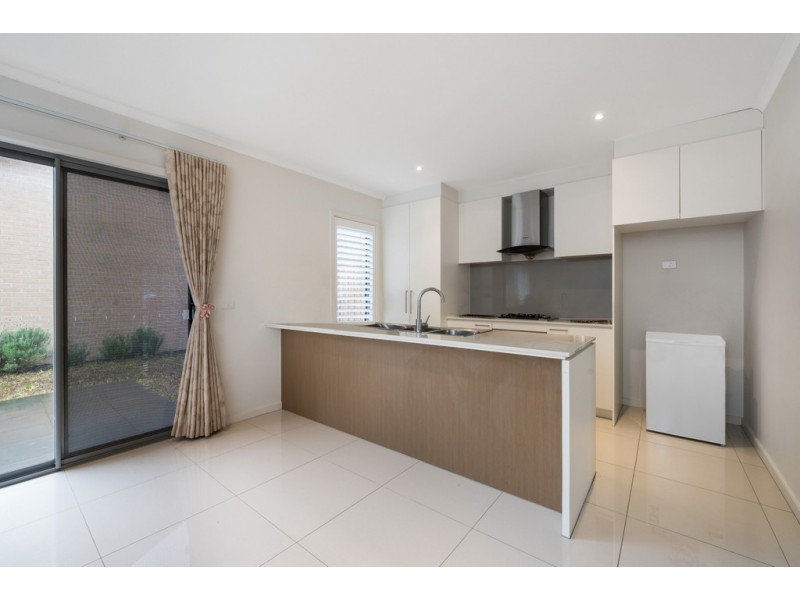 16 Harcrest Boulevard, Wantirna South VIC 3152