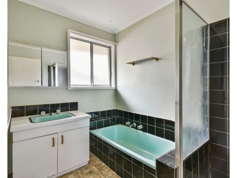 3 Aisbett Avenue, Wantirna South VIC 3152