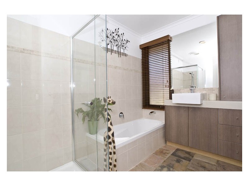 5 St James Court, Wantirna South VIC 3152