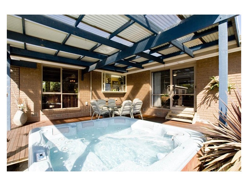 5 St James Court, Wantirna South VIC 3152